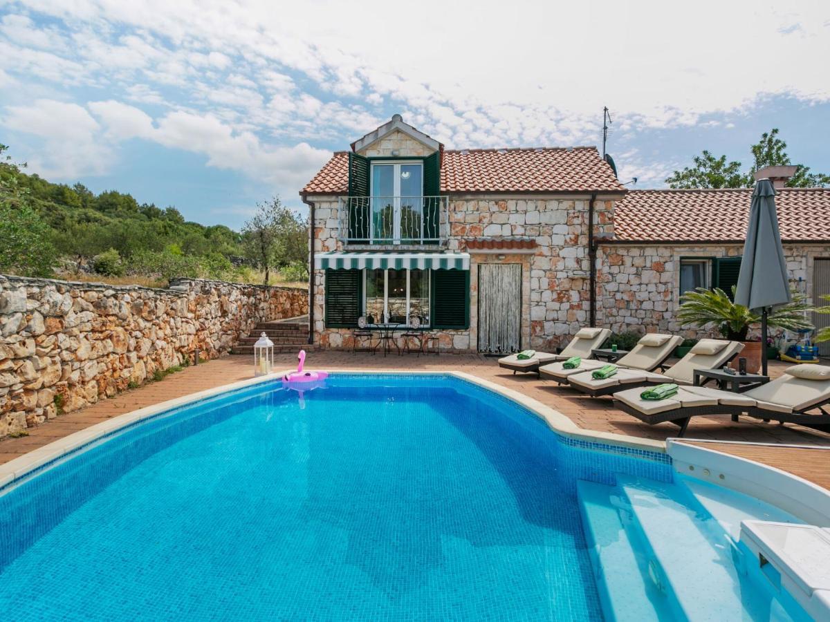 Chic Holiday Home In Marina With Private Swimming Pool Εξωτερικό φωτογραφία