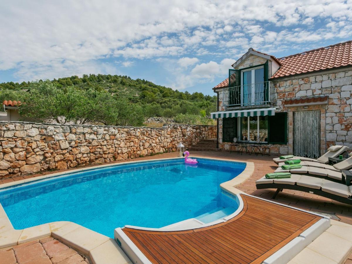 Chic Holiday Home In Marina With Private Swimming Pool Εξωτερικό φωτογραφία